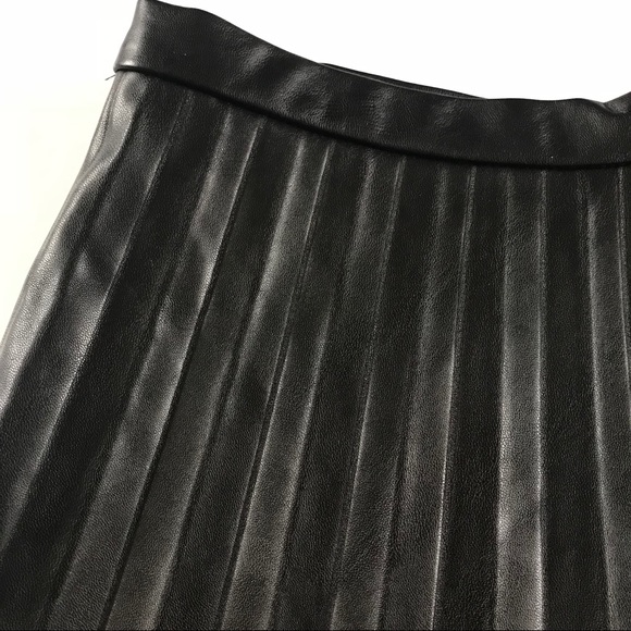 🎉SOLD🎉NWT! J. Crew faux black pleated skirt - Picture 3 of 4